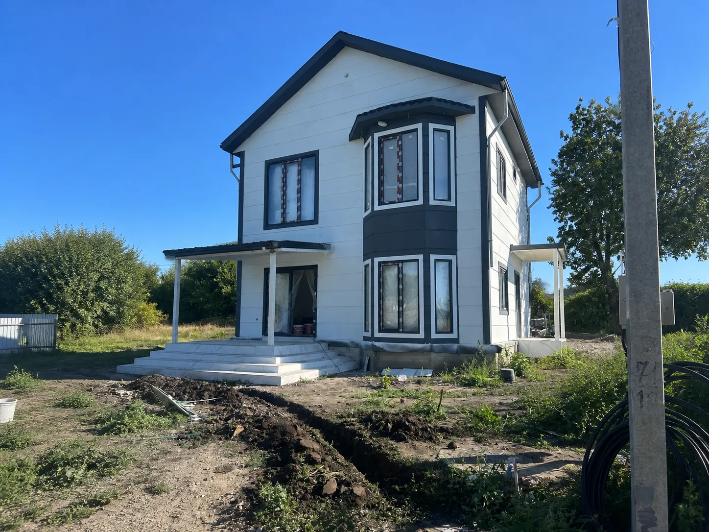 Moldova’da tamamlanan iki katlı prefabrik ev projesi