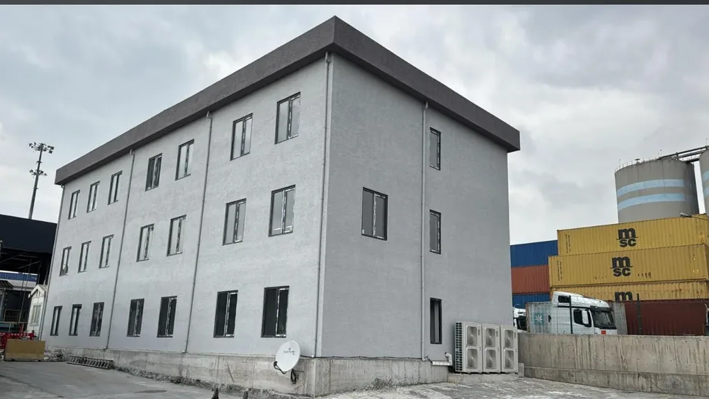 425 m² 3-Story Light Steel Office