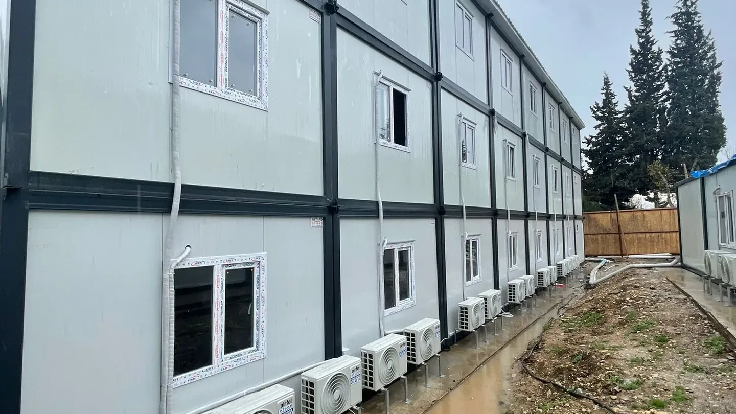 Adım GYO Üç Katlı Konteyner Yapı